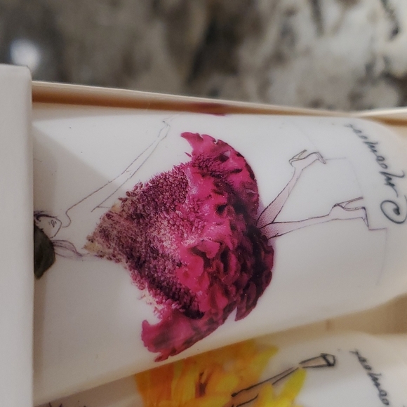 Heathcote & Ivory hand lotions - Picture 4 of 5